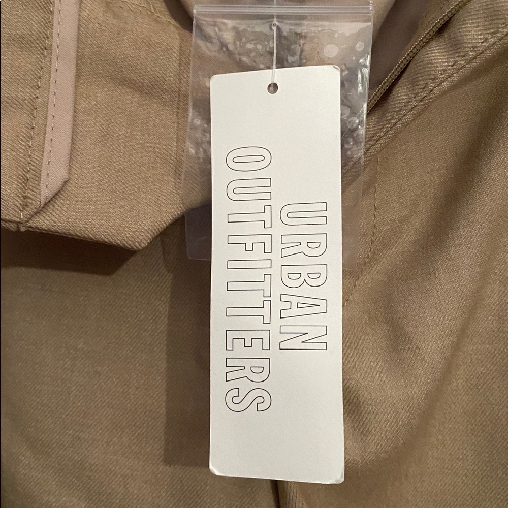 Urban Outfitters Kennedy Khaki Pleated Shorts - Picture 9 of 10